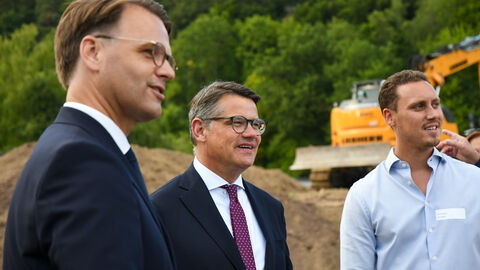 Ministerpräsident Boris Rhein besucht den Gewerbepark Hüttenwerk in Michelstadt
