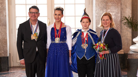 Ministerpräsident Boris Rhein und seine Frau Tanja Raab-Rhein empfangen im Schloss Biebrich in Wiesbaden hessische Fastnachtsvereine