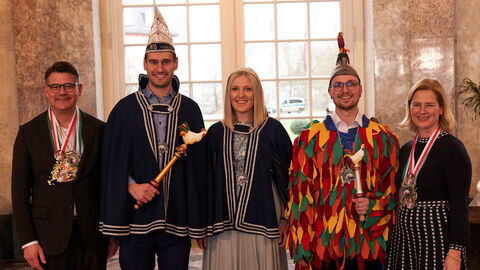 Ministerpräsident Boris Rhein und seine Frau Tanja Raab-Rhein empfangen im Schloss Biebrich in Wiesbaden hessische Fastnachtsvereine