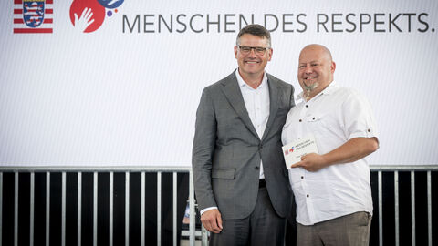 Ministerpräsident Boris Rhein (links) und der „Mensch des Respekts“ Thilo Hanke