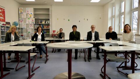 Im Klassenzimmer der Zukunft mit der Schulleitung der Otto-Dönges Schule