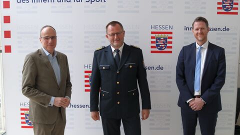 v. l. n. r. Innenminister Peter Beuth, Hans Günter Knapp und Thomas Seidel